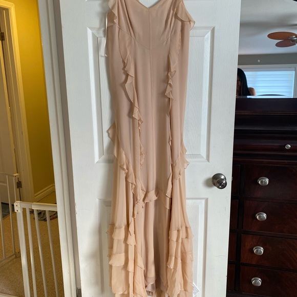 Gorgeous Elizabeth and James Dress - Picture 2 of 9